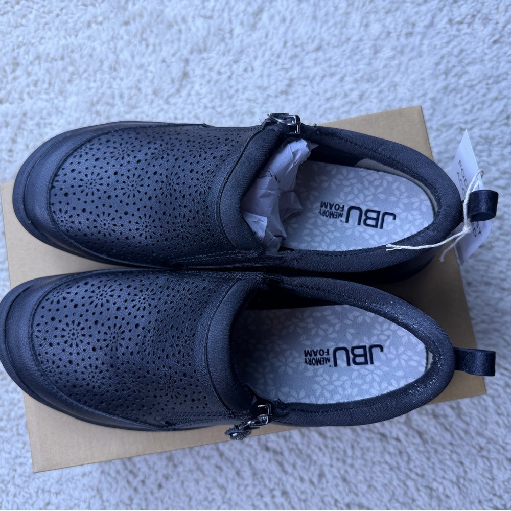 Women’s Size 7 JBU Slip-On Shoes with Memory Foam - Picture 4 of 9